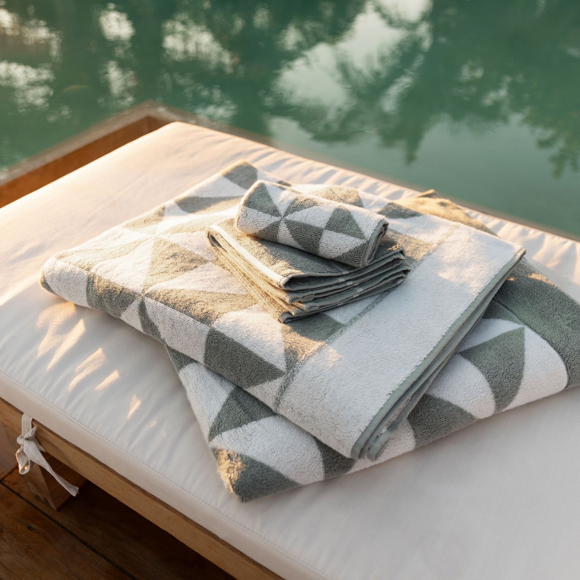 Umbra Quick-Dry Beach Towel